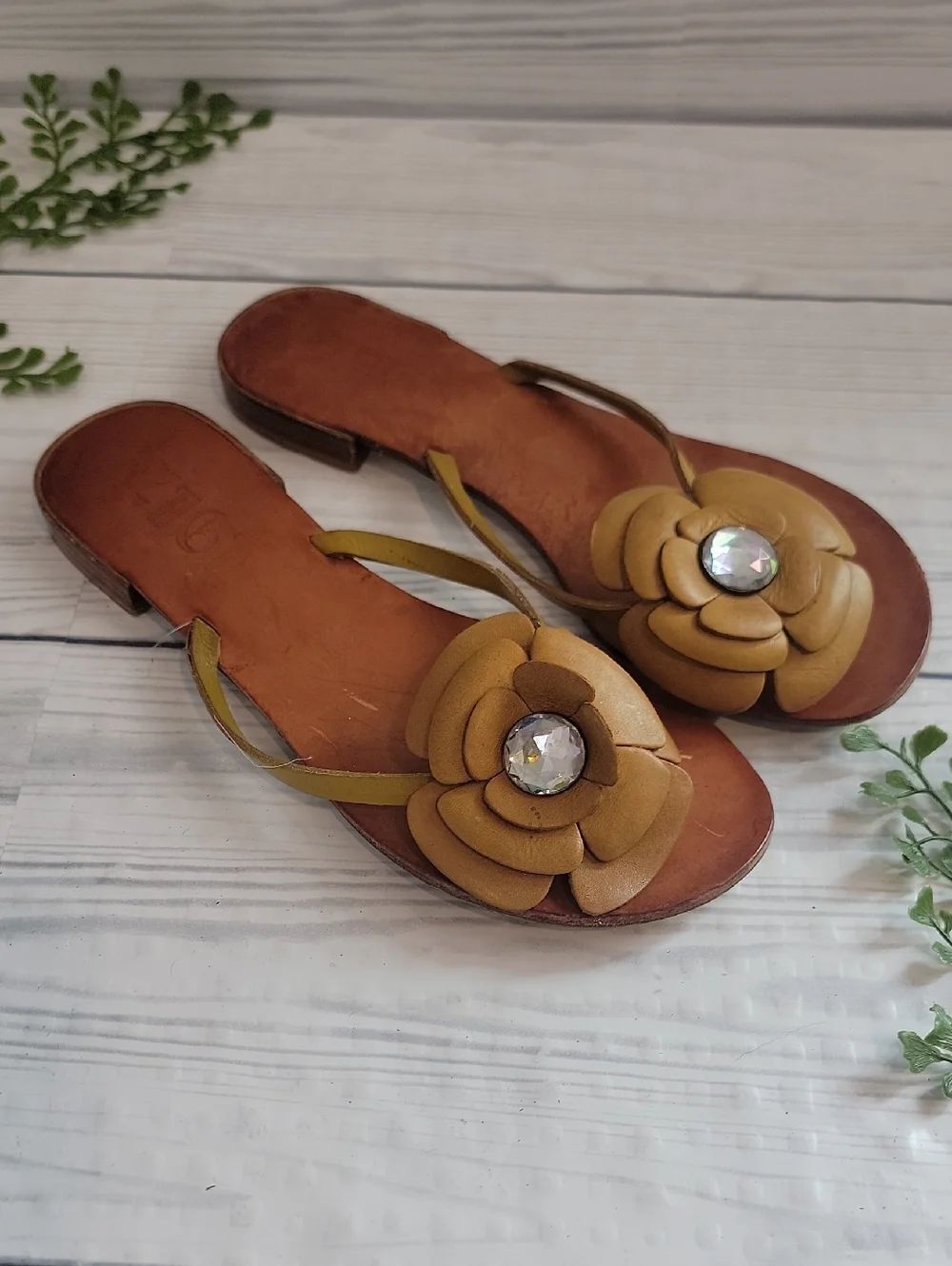 Zigi Floral Petal Gem Slide Sandals — Mustard Brown Womens Size 7